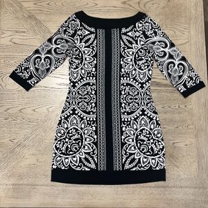 EXPRESS Black White Floral Print 3/4‎ Sleeve Shift Dress Women's Size Small